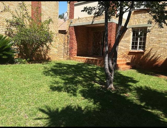 2 BEDROOM PROPERTY TO RENT IN MOOIKLOOF RIDGE ESTATE